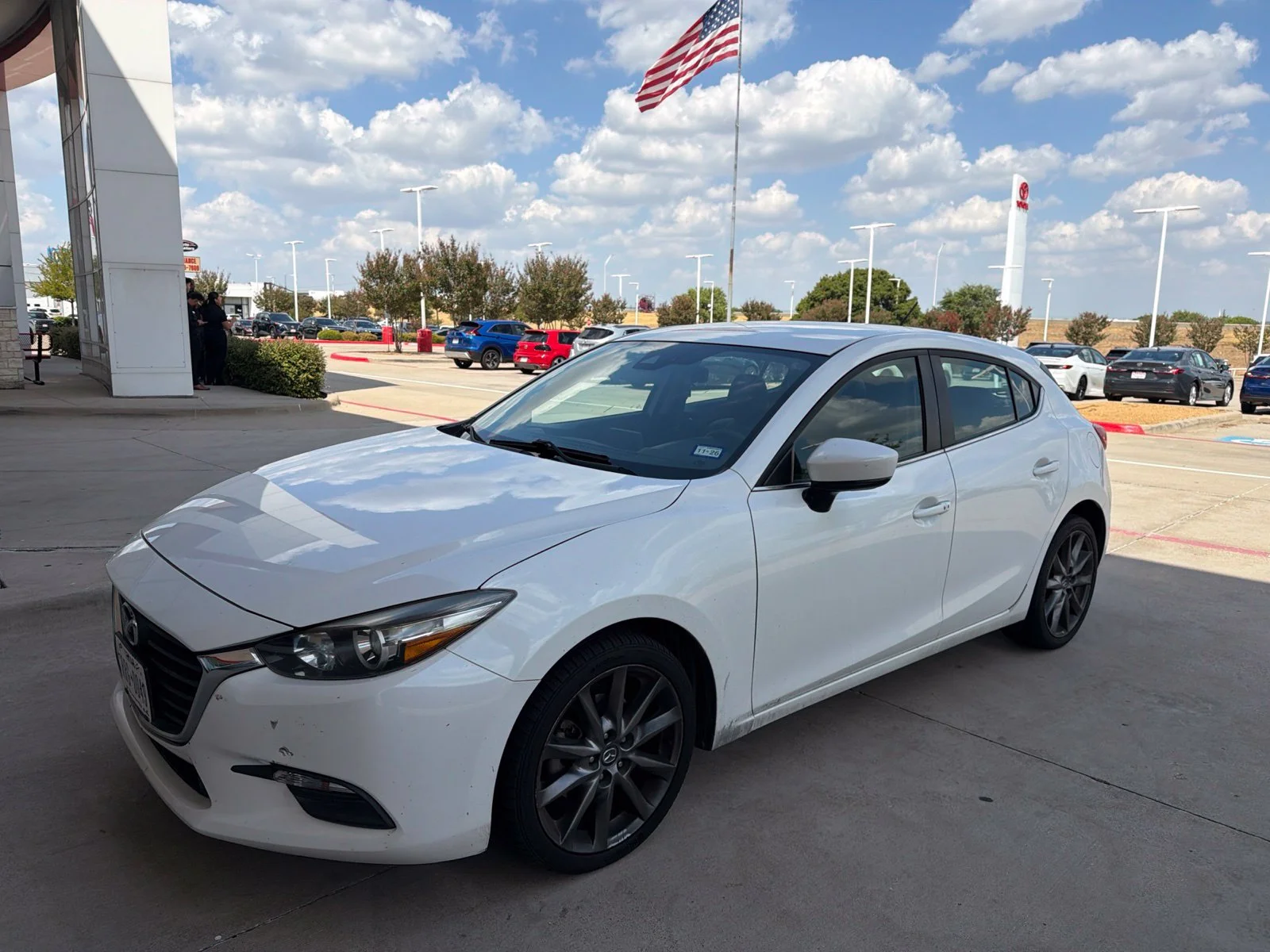 Used 2018 White Mazda Touring image 1
