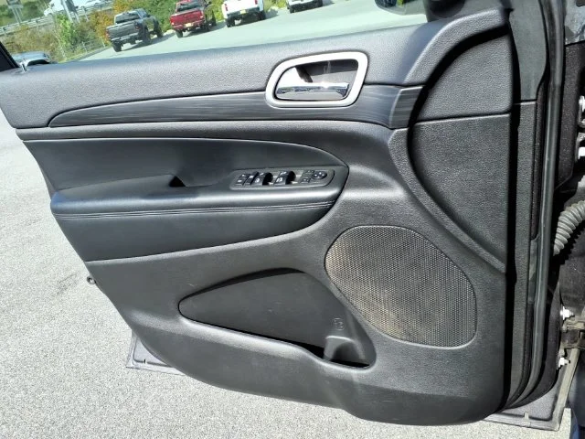 Used 2021 Gray Jeep Laredo X image 30