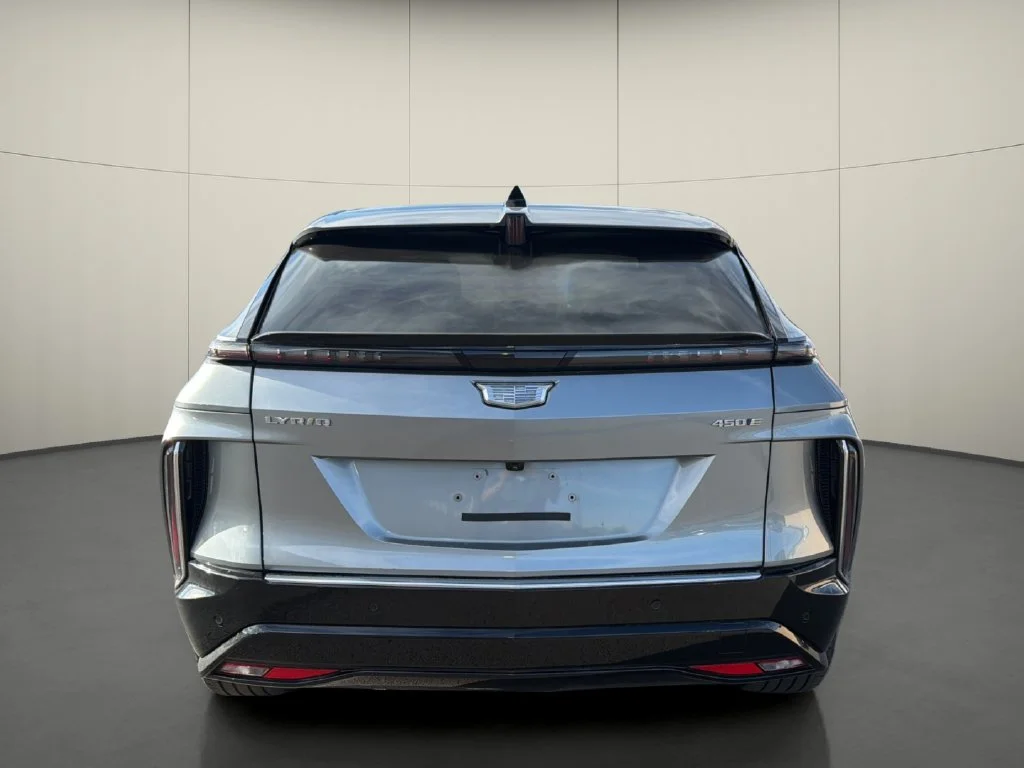 Used 2024 Silver Cadillac Luxury image 6