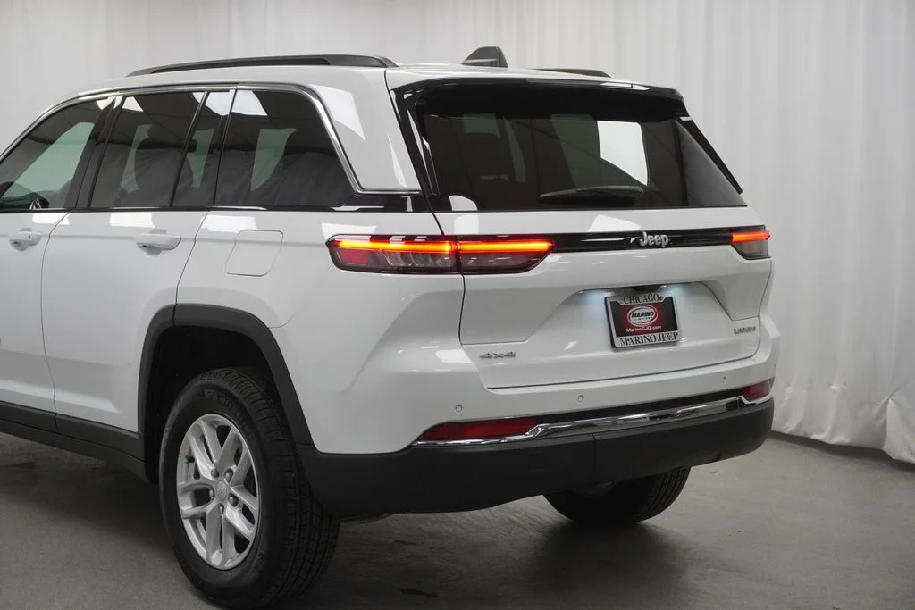 Used 2025 White Jeep Laredo X image 13