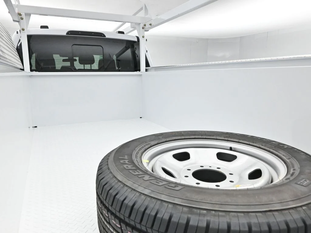 New 2026 Oxford White Ford XL image 23