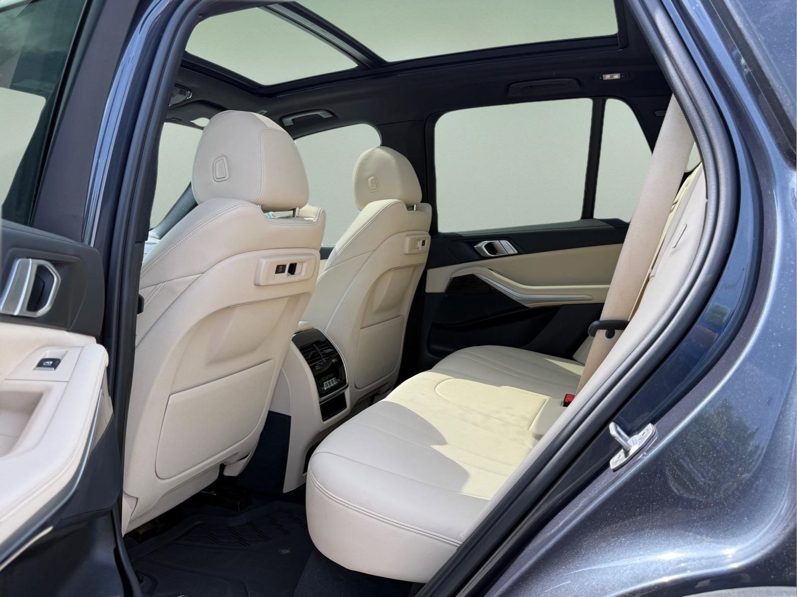 Used 2020 Arctic Gray Metallic BMW sDrive40i image 14