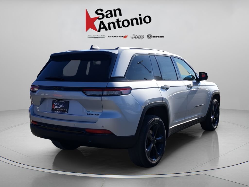 New 2025 Silver Zynith Exterior Paint Jeep Limited image 8