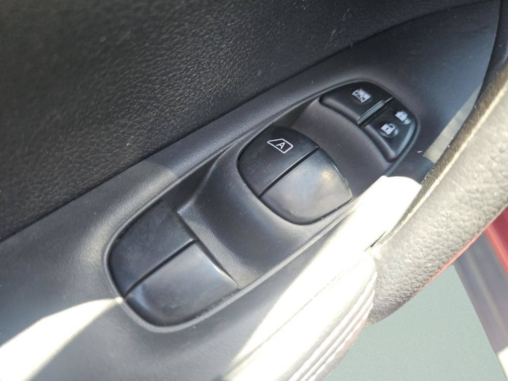 Used 2016 Cayenne Red Nissan S image 28
