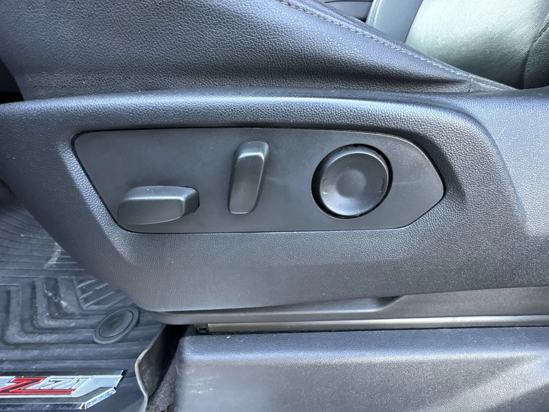 2023 Chevrolet Silverado 1500 RST - Photo 12