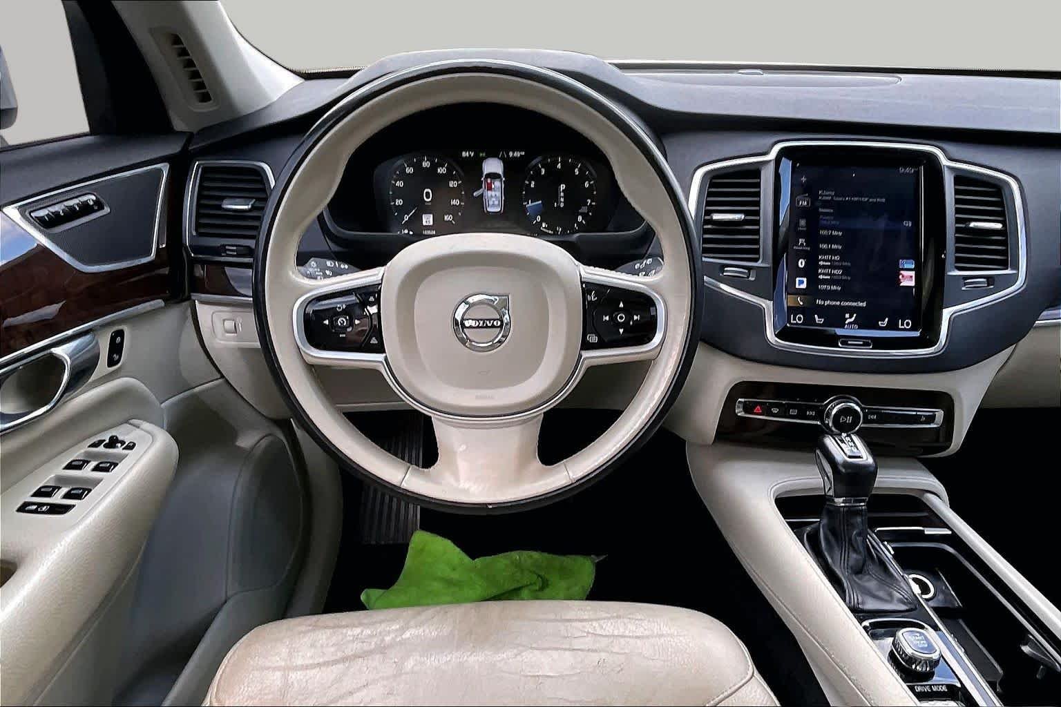 Used 2019 Crystal White Pearl Metallic Volvo Momentum image 6