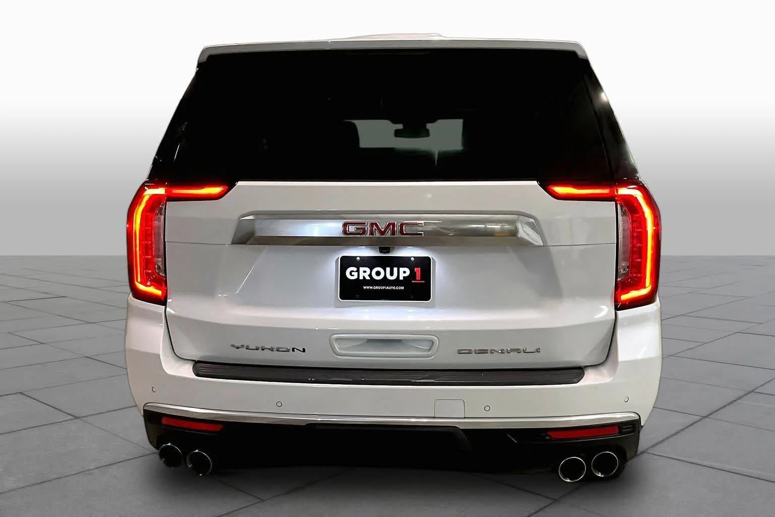 Used 2024 White Frost Tricoat GMC Denali image 5