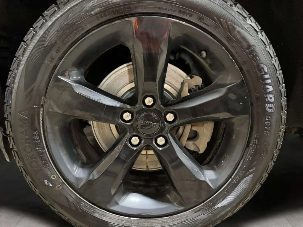 Used 2023 Black Jeep Altitude image 31