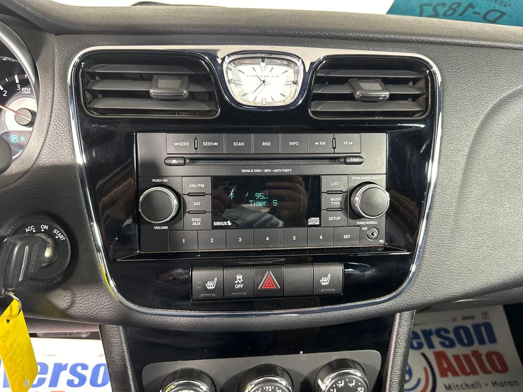 Used 2013 Red Chrysler Touring image 21