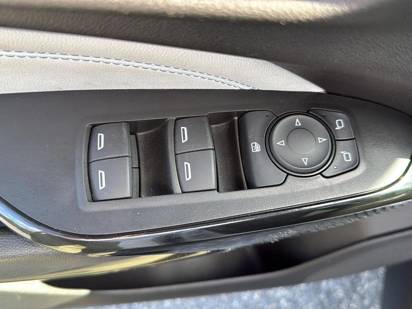 Used 2025 Summit White Chevrolet LT image 11