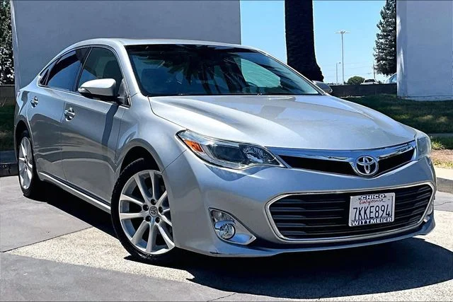 Used 2015 Silver Toyota Limited image 2