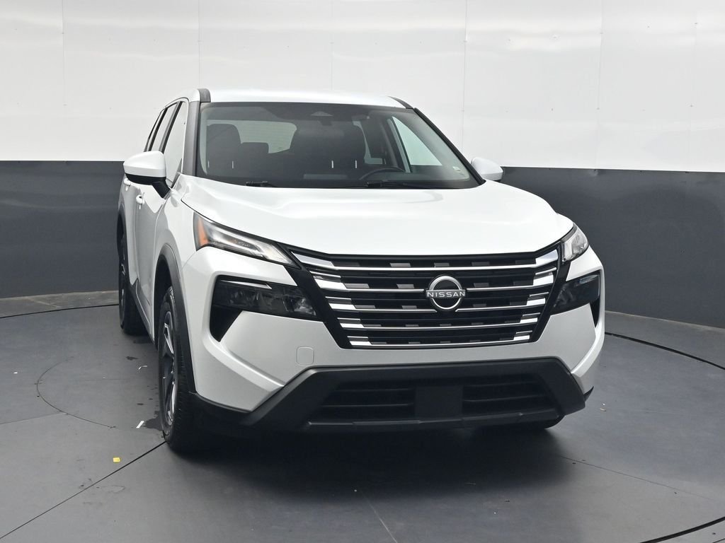 Used 2025 White Nissan SV image 13