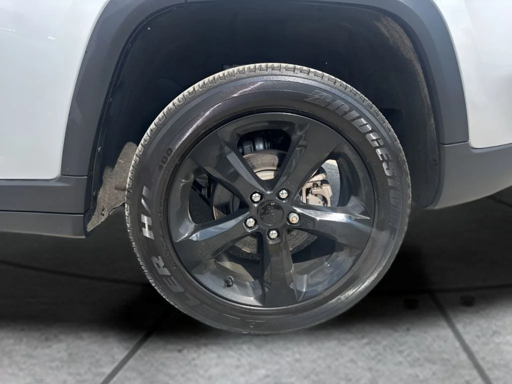 Used 2024 Silver Jeep Altitude X image 34