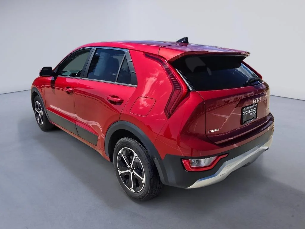 Used 2025 Runway Red Kia LX image 3