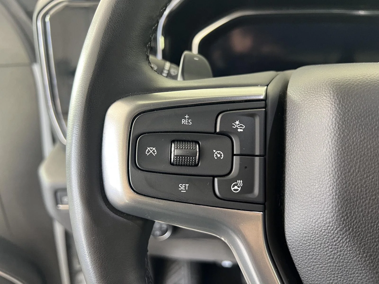 Used 2024 Summit White Chevrolet RST image 9