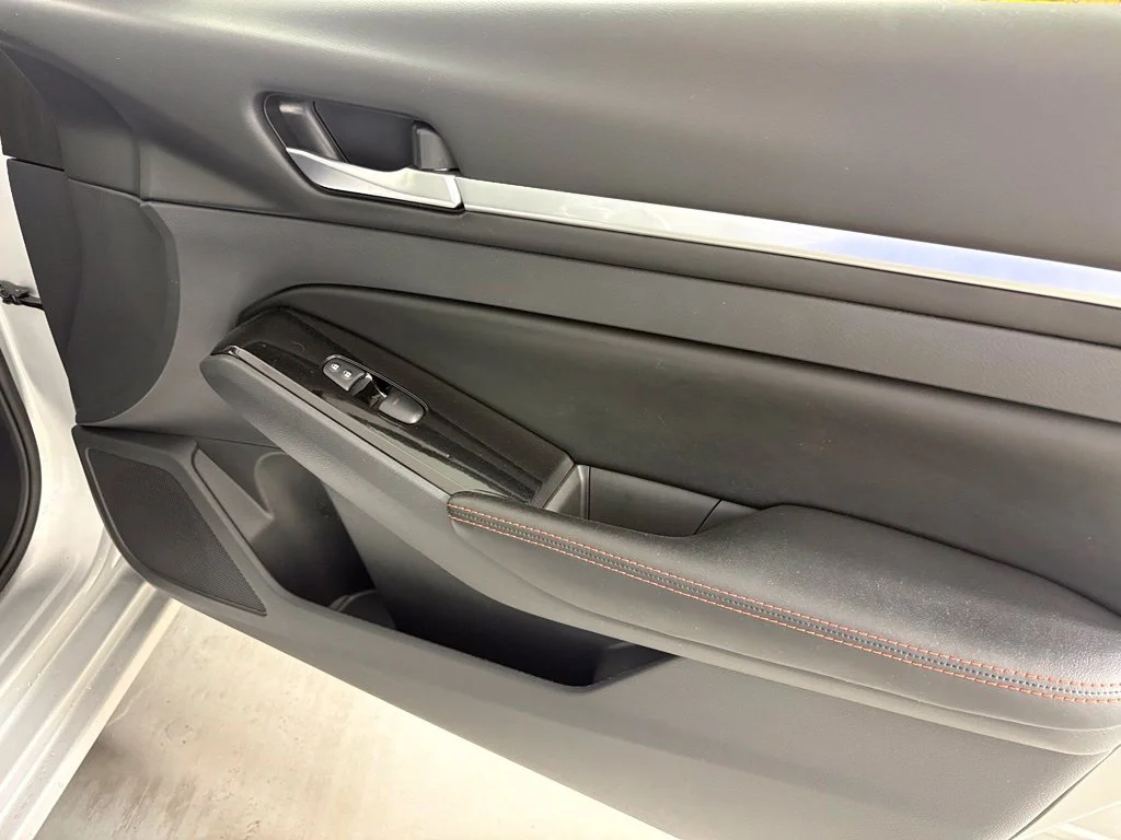 Used 2024 Silver Nissan 2.5 SR image 37