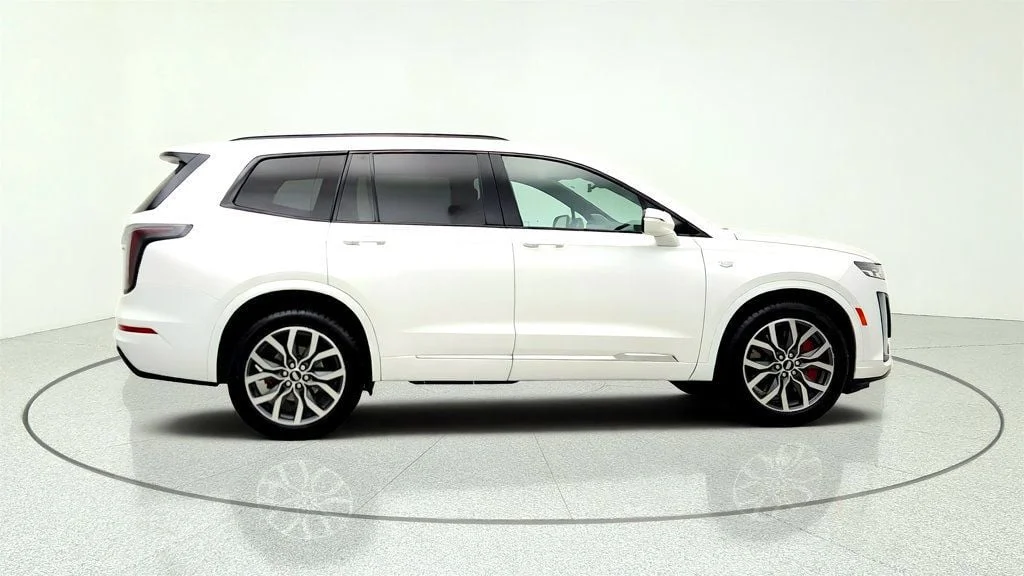 Used 2024 Crystal White Tricoat Cadillac AWD 4dr Sport w/ Six-Person Seating image 4