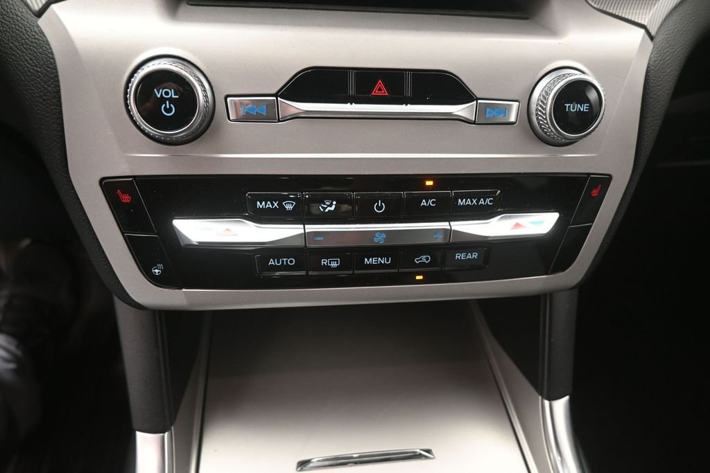 Used 2023 Black Ford XLT image 9