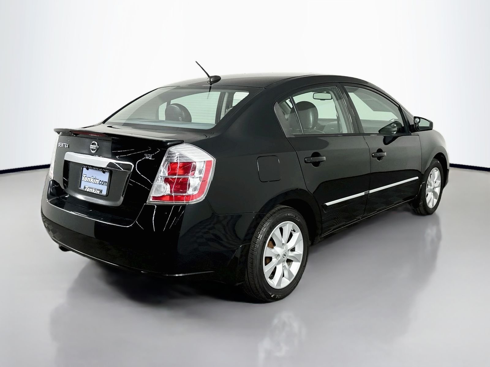 Used 2011 Super Black Metallic Nissan 2.0 SL image 8