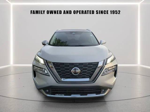 Used 2021 Silver Nissan Platinum image 6