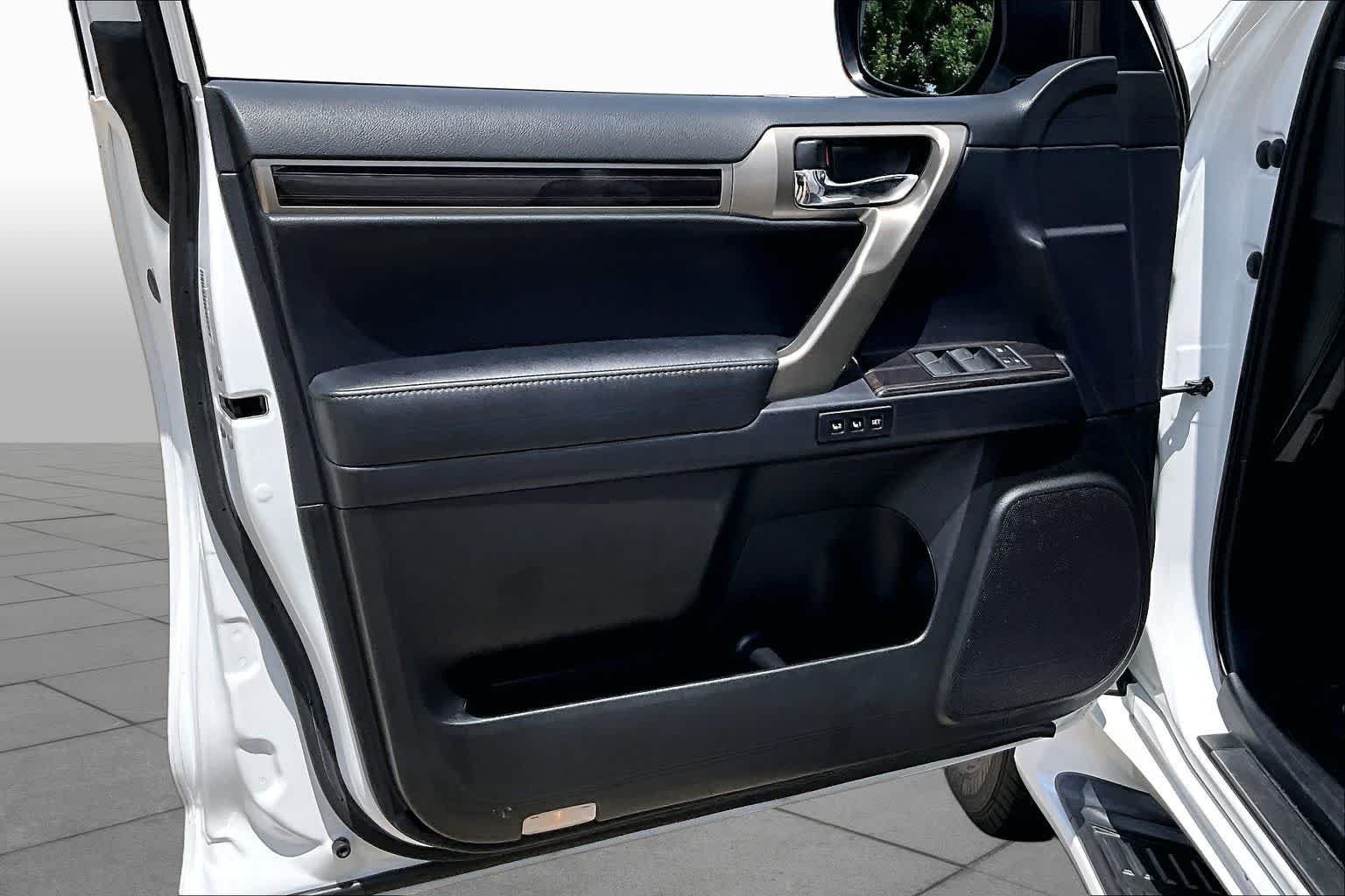 Used 2020 Starfire Pearl Lexus Premium image 22