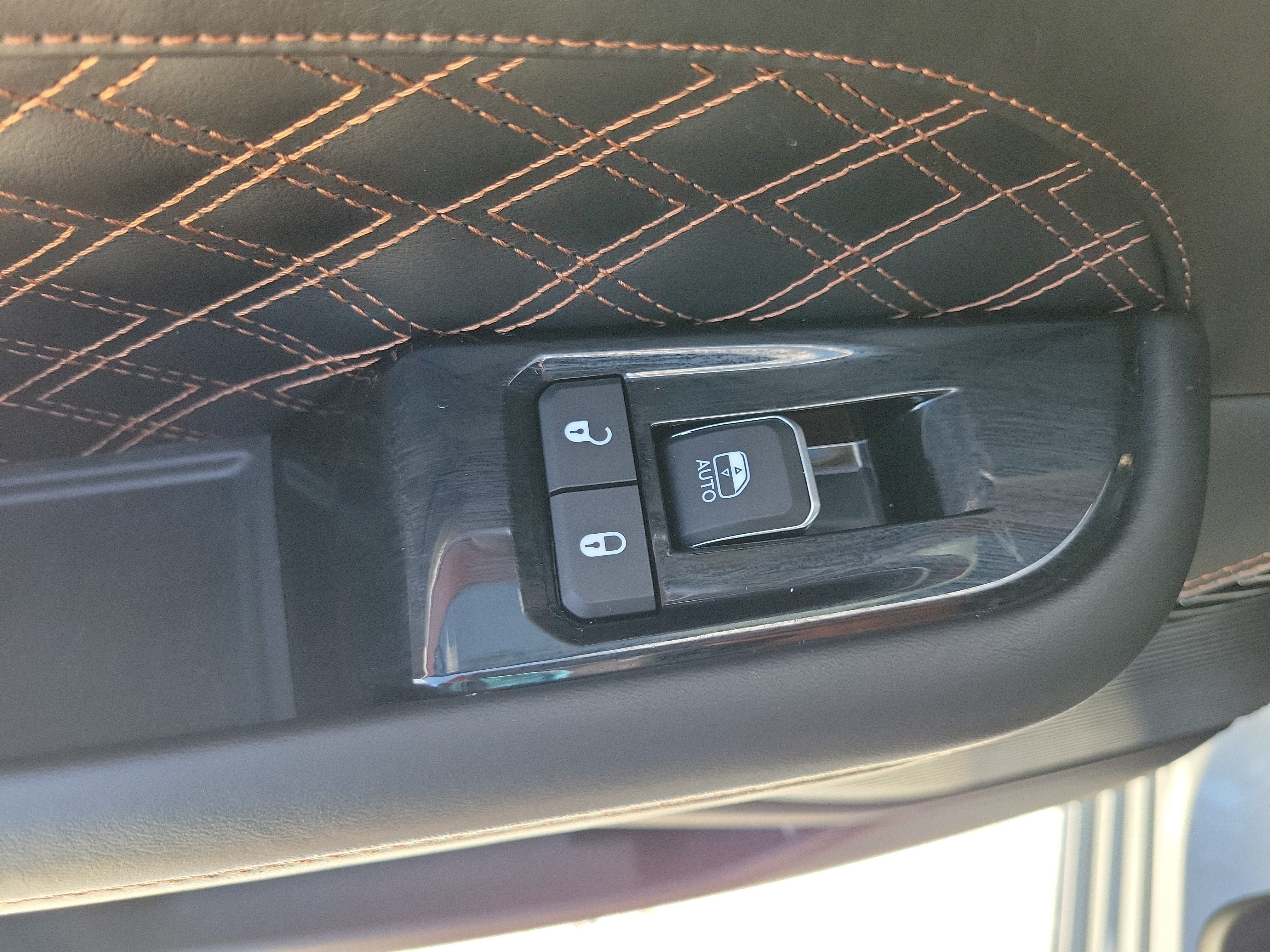 Used 2022 Silver Zynith Jeep Summit Reserve image 12