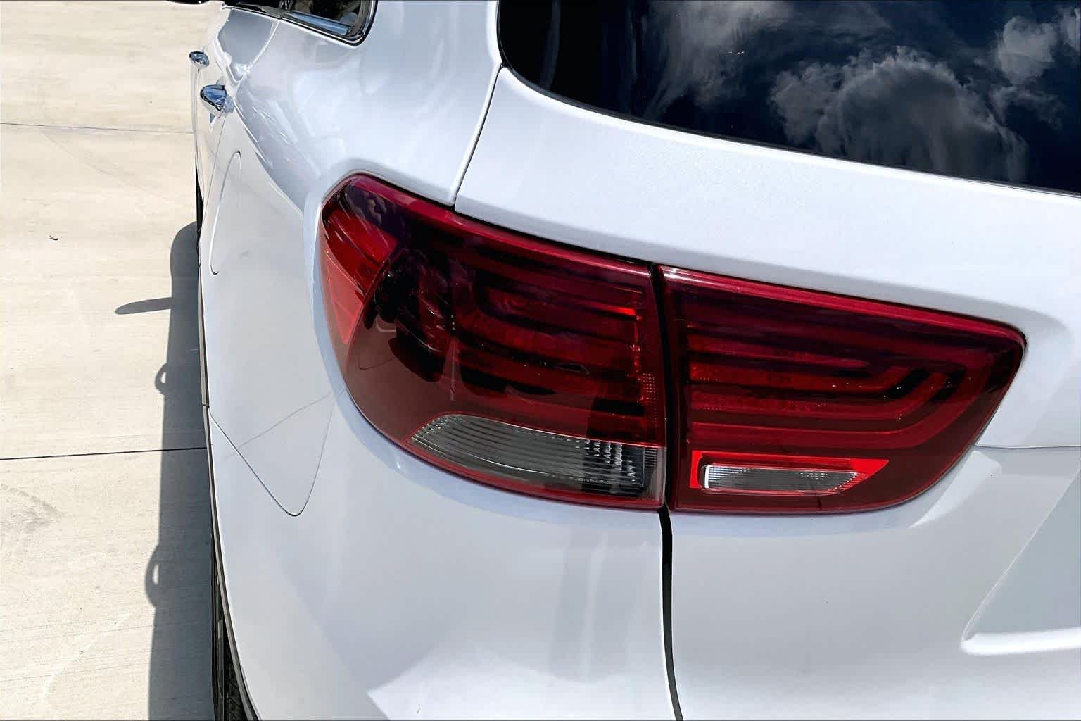 Used 2019 Snow White Pearl Kia LX V6 image 26