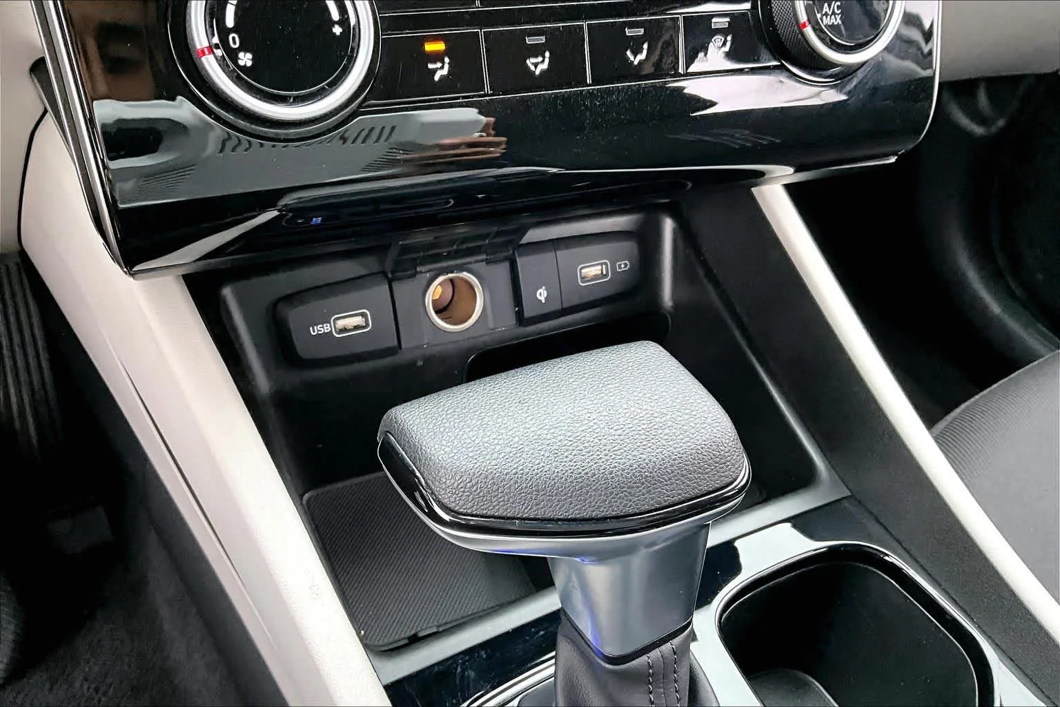 Used 2023 Serenity White Pearl Hyundai SEL image 32