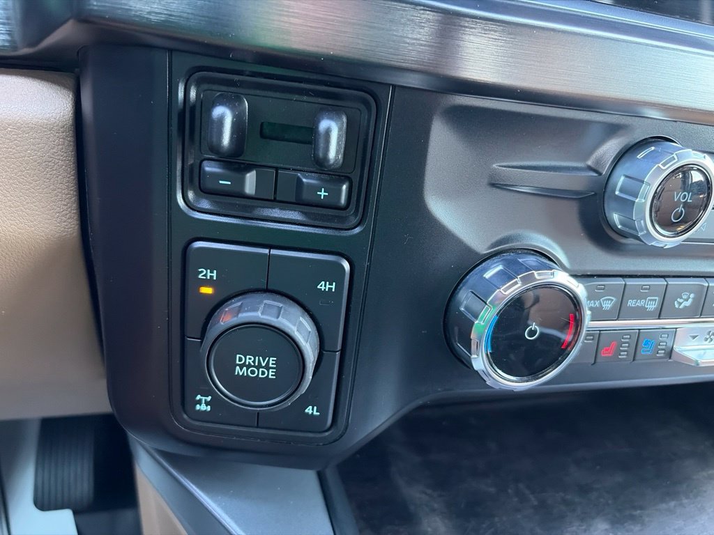 Used 2024 Oxford White Ford Lariat image 31