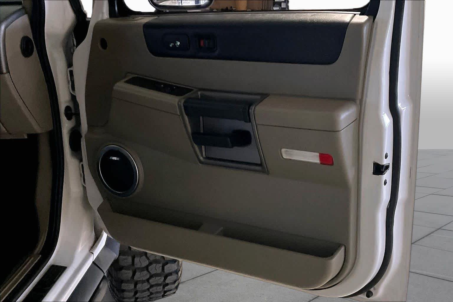 Used 2003 White HUMMER  image 19