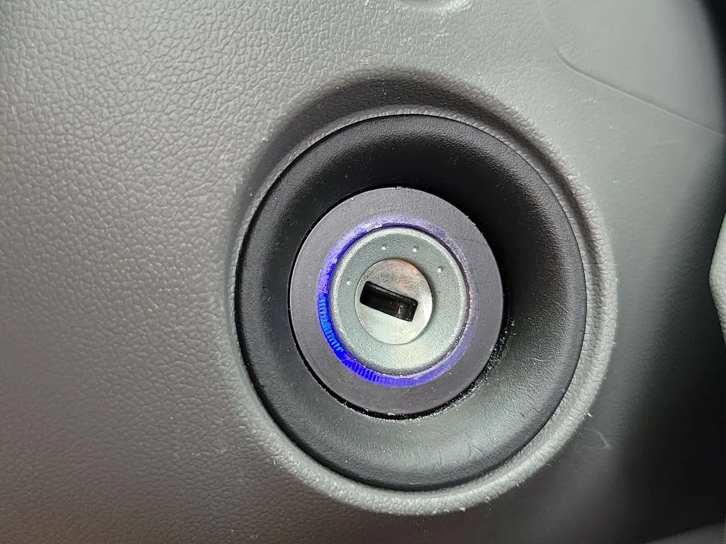 Used 2023 Fluid Metal Hyundai SE image 9