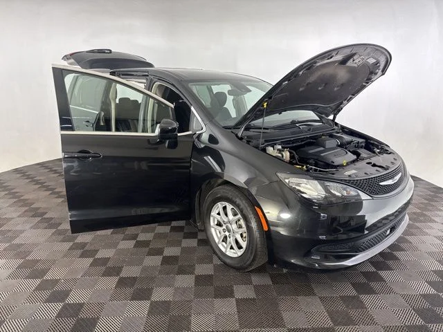 Used 2023 Black Chrysler LX image 12