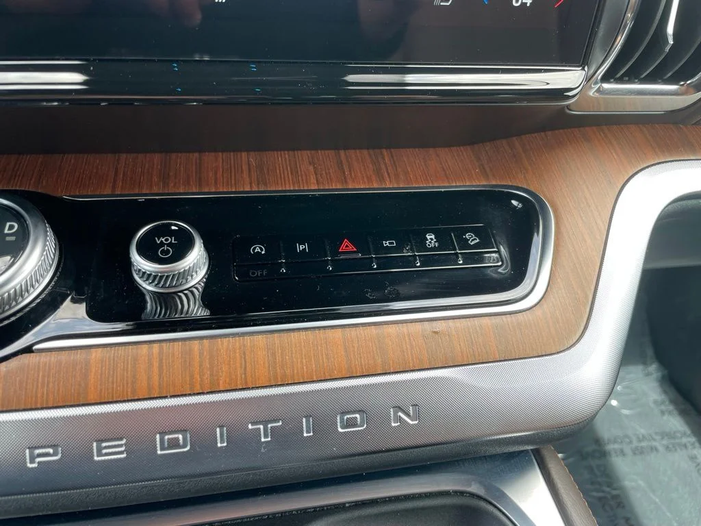 Used 2025 Black Metallic Ford King Ranch image 12