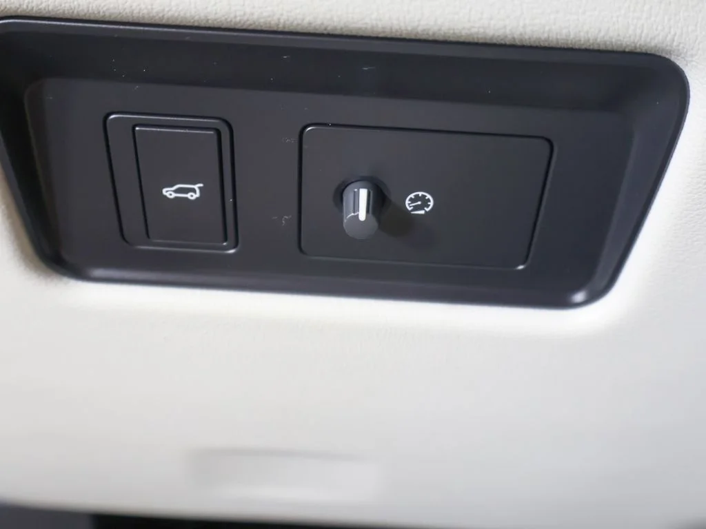 Used 2022 Black Jaguar SVR image 40