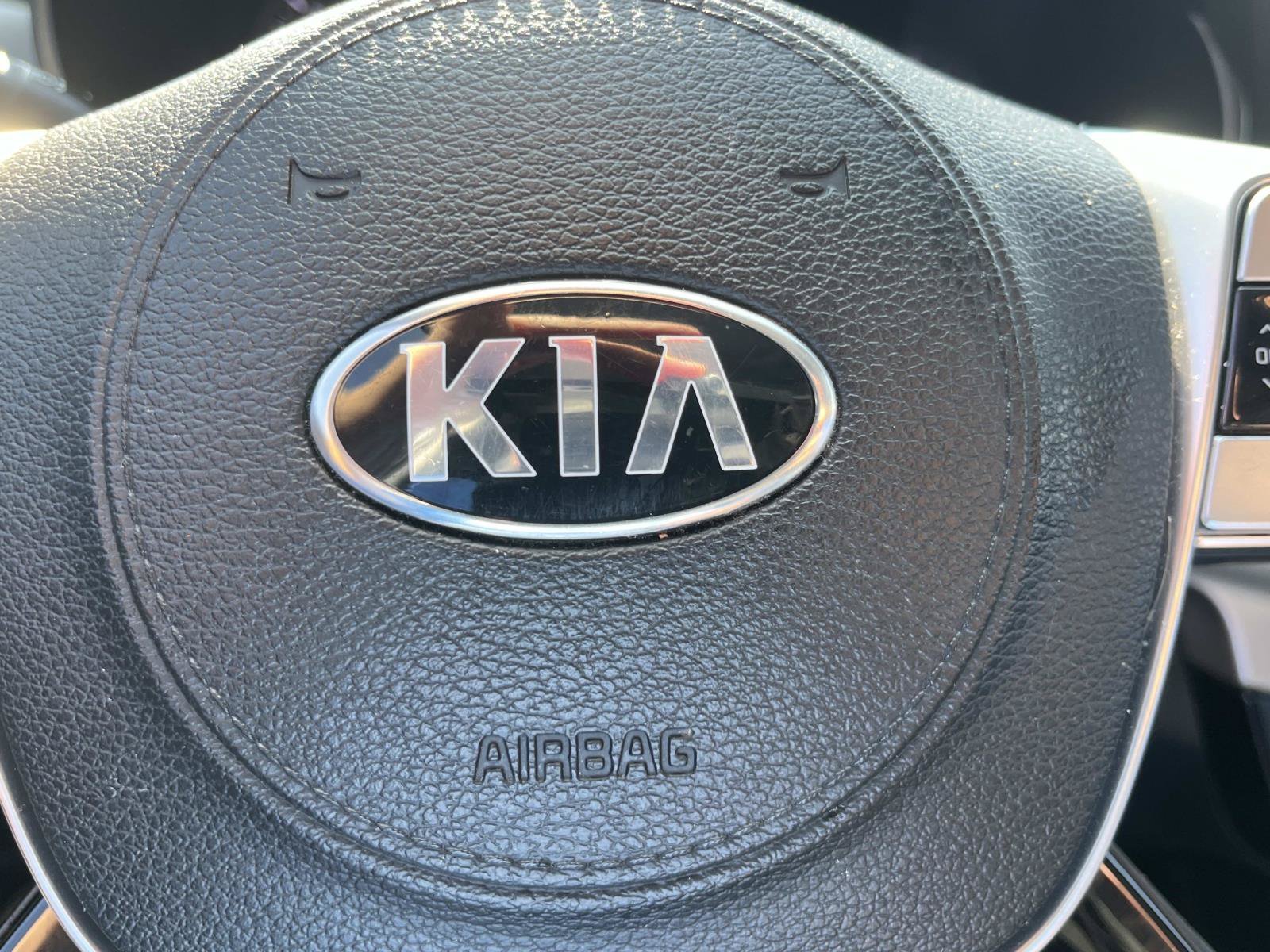 Used 2021 Glacial White Pearl Kia S image 34