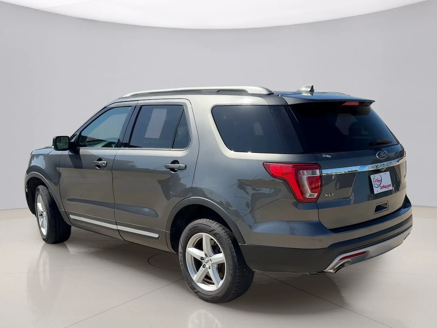 Used 2016 Gray Ford XLT image 3