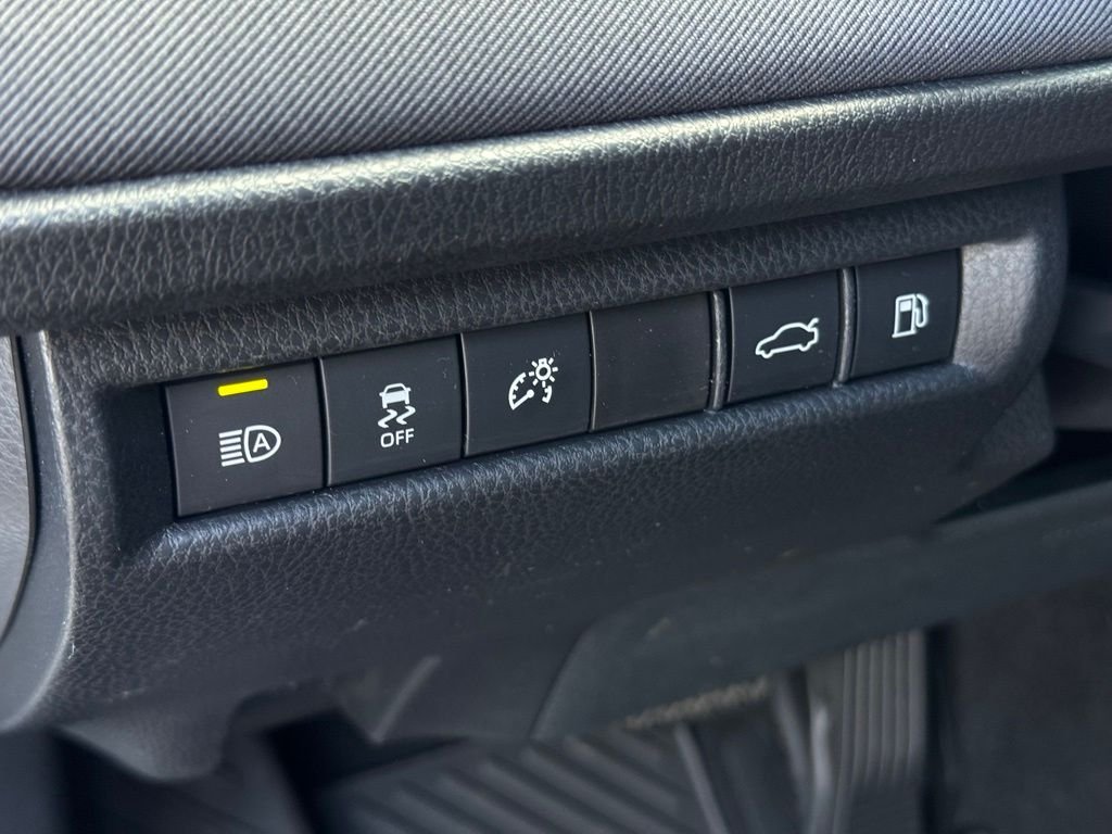 2025 Toyota Camry LE - Photo 24