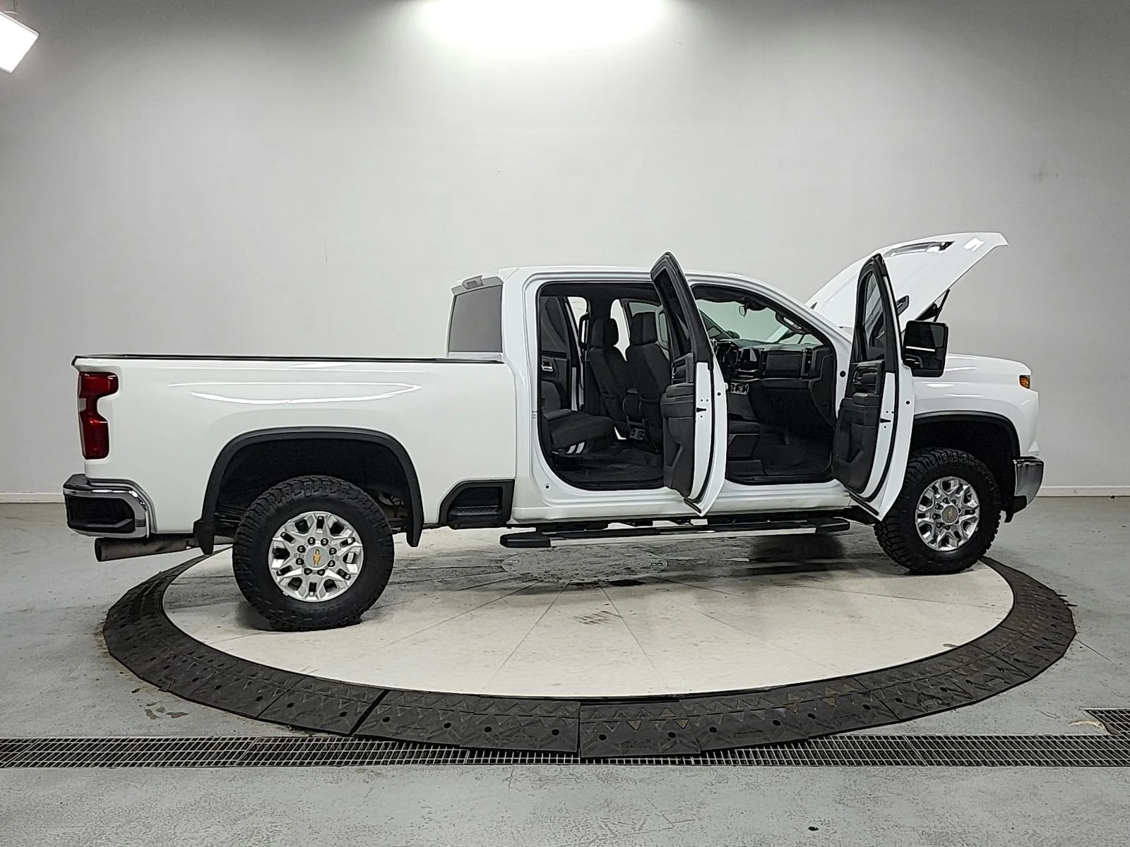 Used 2024 White Chevrolet LT image 16