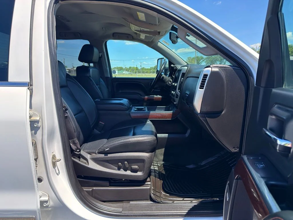 Used 2016 White GMC SLT image 25