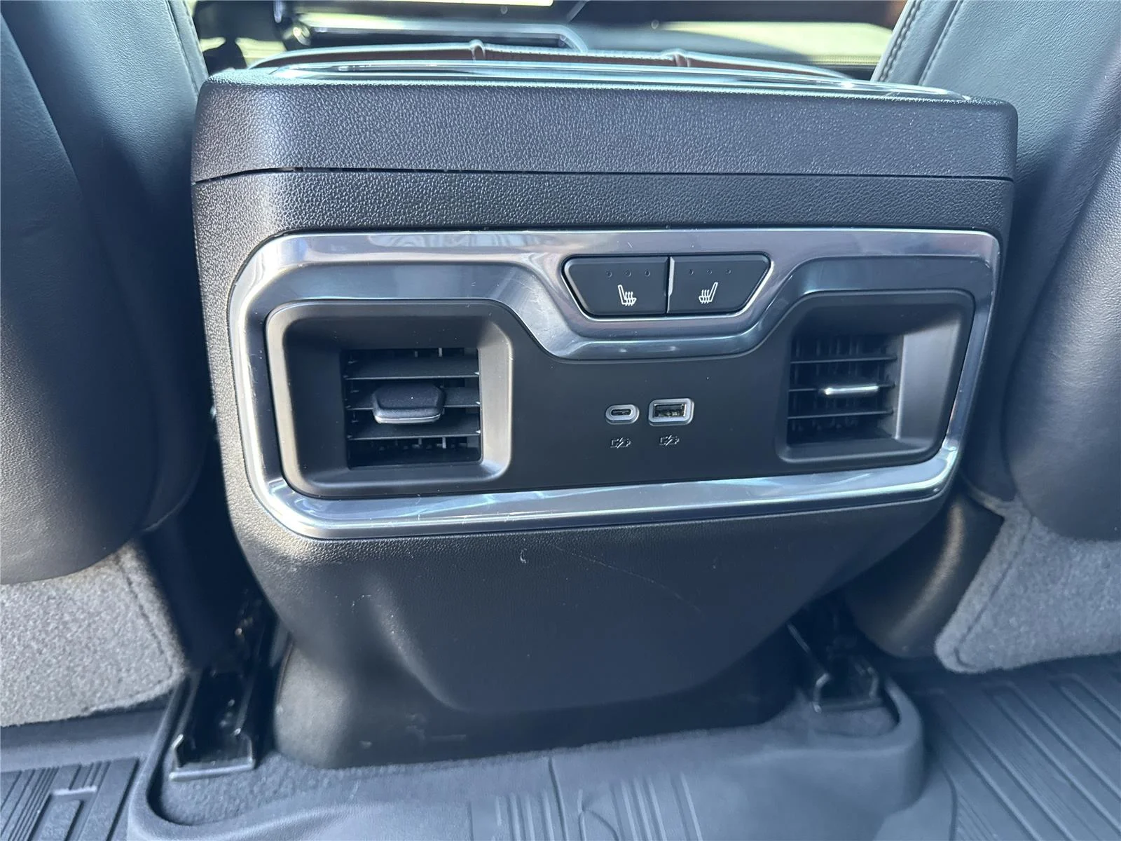 Used 2024 White Frost Tricoat GMC Denali Ultimate image 33