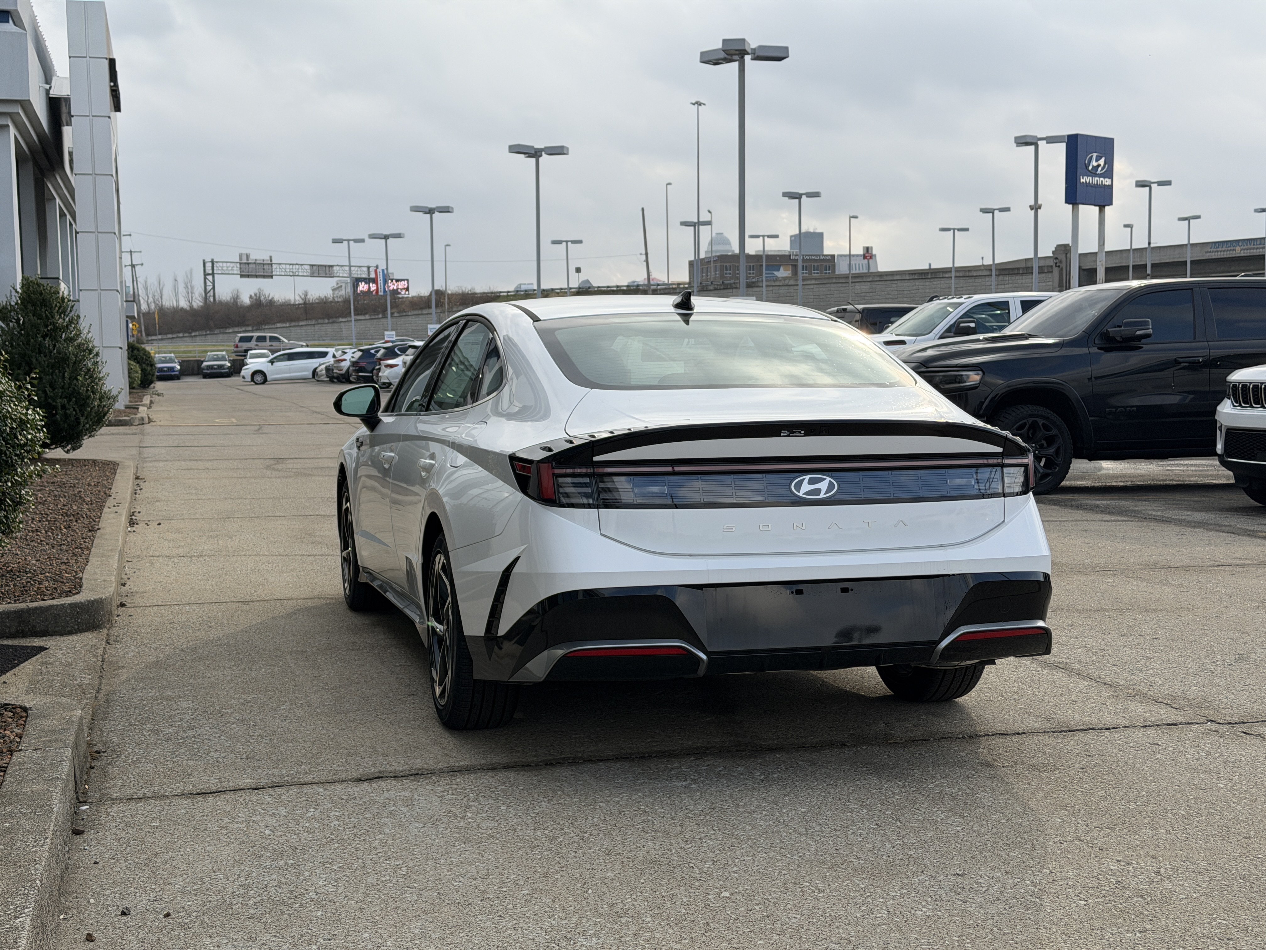 Used 2026 White Hyundai SEL Sport image 7