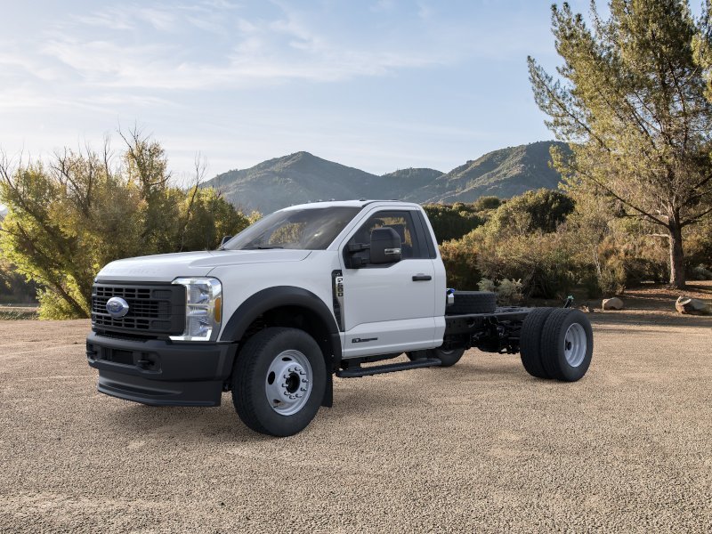 New 2026 Oxford White Ford F-600® XL image 1
