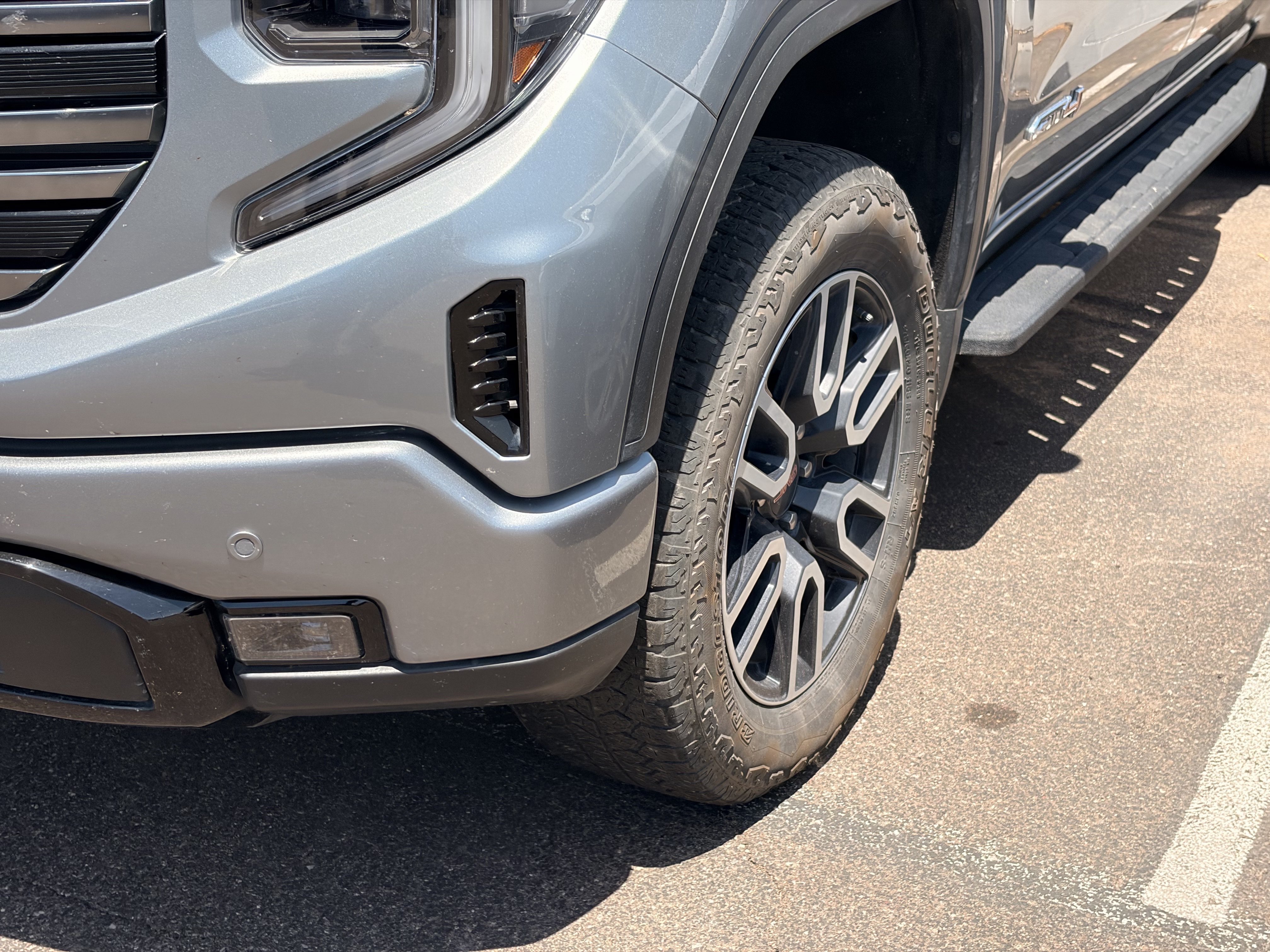 Used 2025 Sterling Metallic GMC AT4 image 7