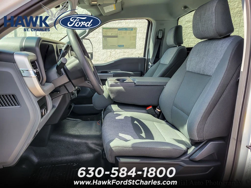 New 2025 Oxford White Ford F-350® XLT image 7