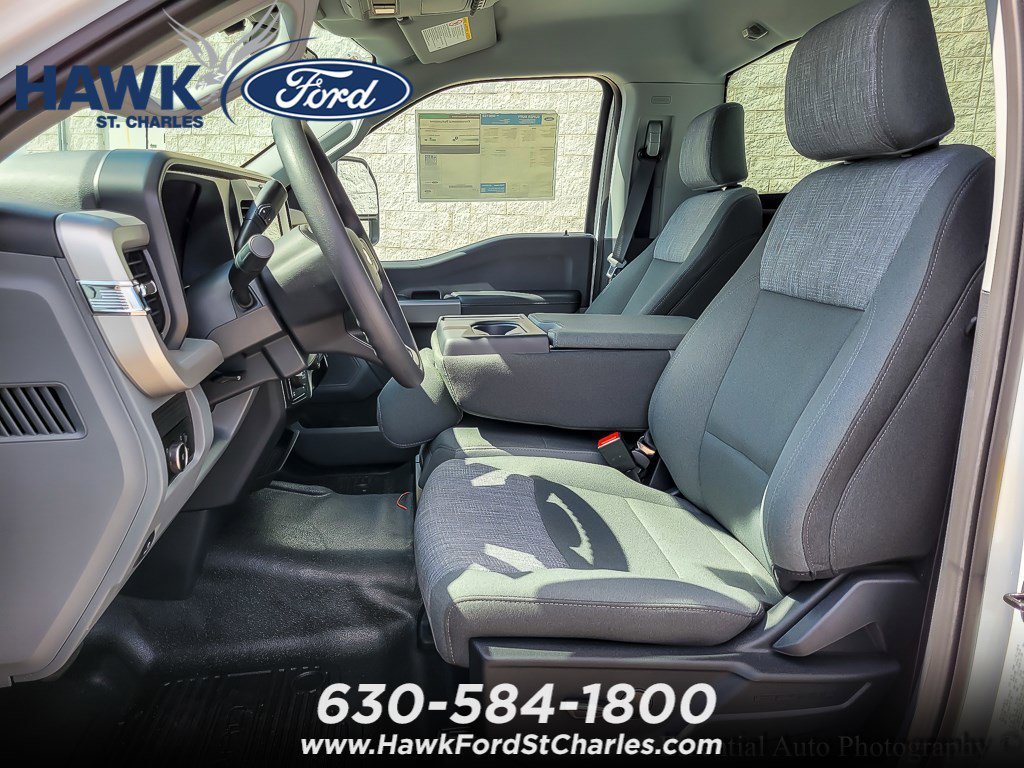 New 2025 Oxford White Ford F-350® XLT image 8