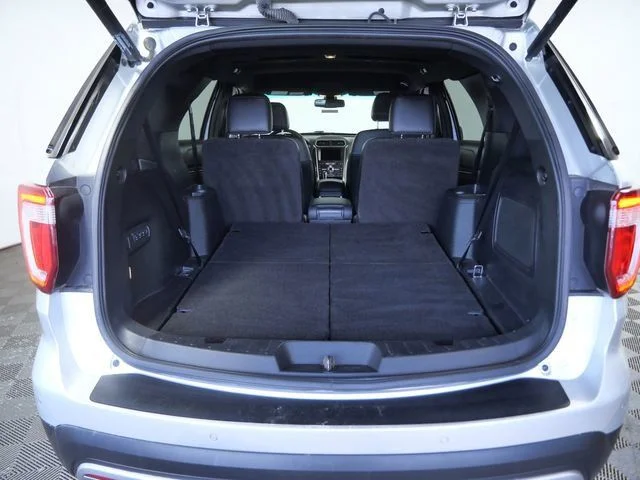 Used 2017 Silver Ford Limited image 10