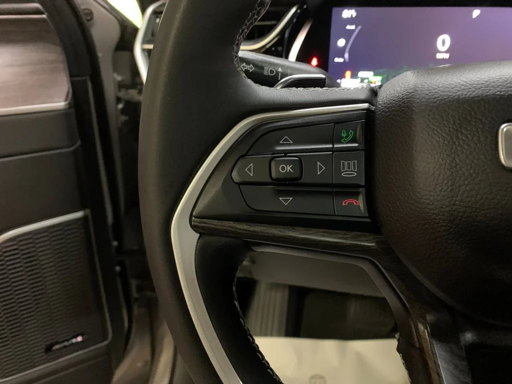 Used 2022 Silver Jeep 4xe image 28