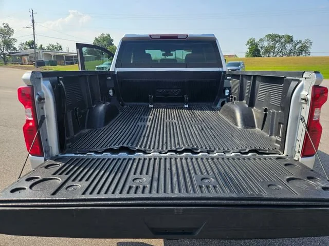 Used 2022 SILVER ICE METALLIC Chevrolet Work Truck image 23