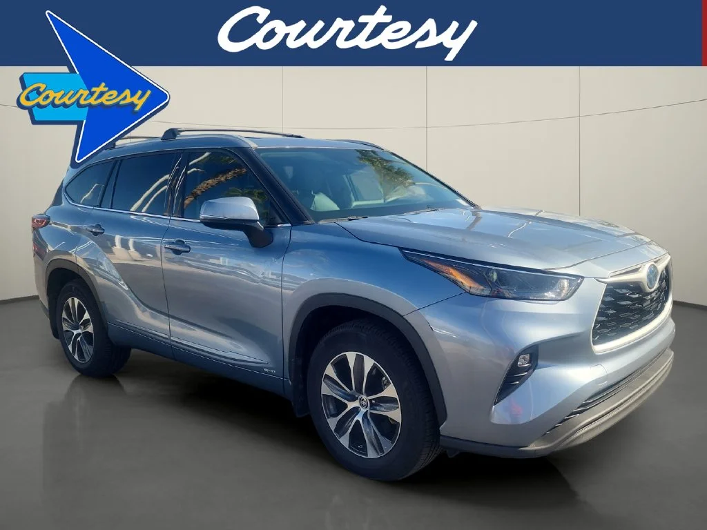Used 2022 Blue Toyota XLE image 1