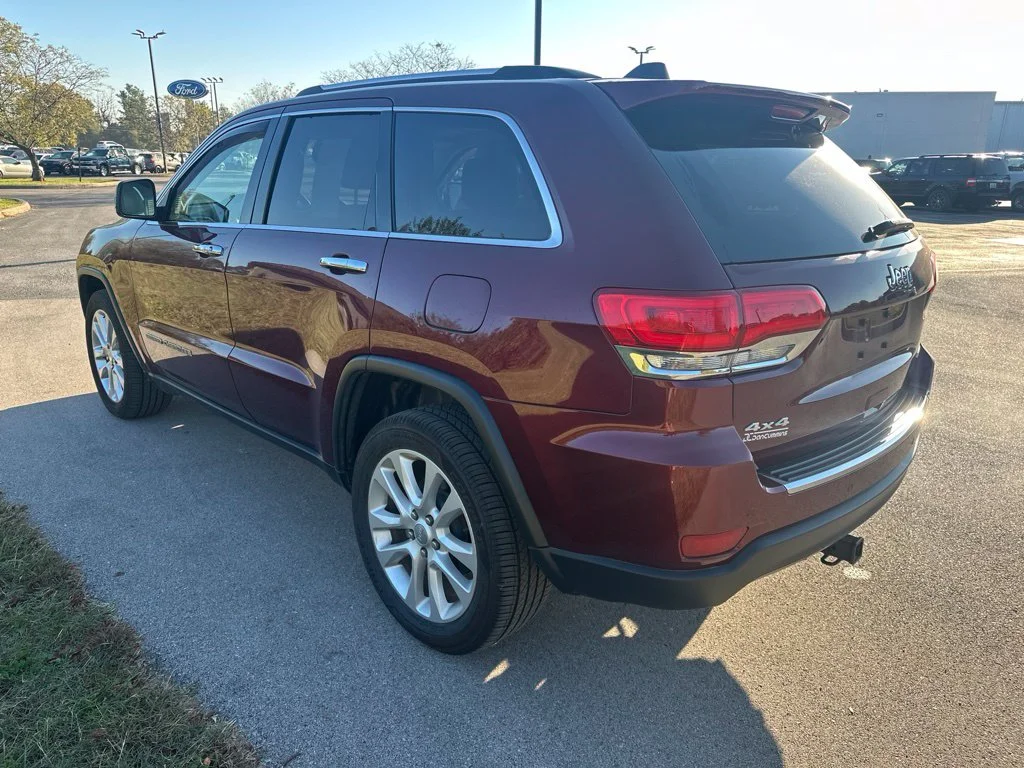 Used 2017 Velvet Jeep Limited image 5
